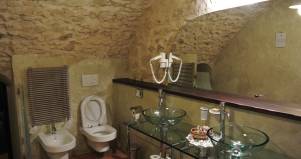Mobile Bagno in legno rustico contemporaneo albergo Robur Marsorum